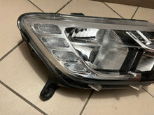 Laden Sie das Bild in den Galerie-Viewer, Frontscheinwerfer Dacia Duster 260108435R LED Rechts Scheinwerfer Headlight