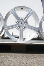 Laden Sie das Bild in den Galerie-Viewer, 4x Alufelge 17 Zoll 6.5" 5x112 44ET Glanz Silber A1774011200 Mercedes-Benz W177 FEL6055049580mf
