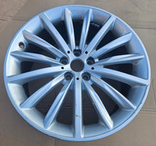 Load image into Gallery viewer, 1x Alufelge 19 Zoll 9.0" 5x112 44ET Glanz Silber 6874439 BMW 5 G31 G30 Rim Wheel FEL4480545610es