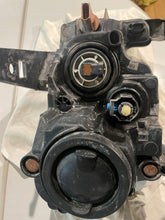 Load image into Gallery viewer, Frontscheinwerfer Jeep Grand Cherokee 68266646AD Ein Stück (Rechts oder Links)