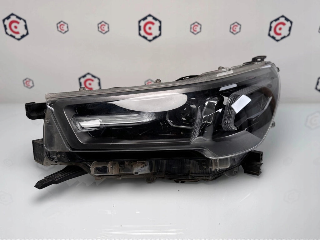 Frontscheinwerfer Toyota Hilux VIII LED Ein Stück (Rechts oder Links) Headlight SCH1731916068er