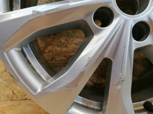 Laden Sie das Bild in den Galerie-Viewer, 1x Alufelge 17 Zoll 6.5" 5x112 49ET 2K7601025A VW Caddy V Rim Wheel FEL1088509560sb