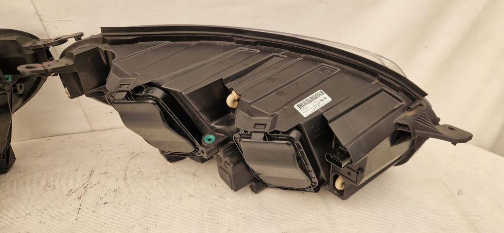 Frontscheinwerfer Opel Zafira C Vivaro 9808567680 9808567780 Rechts oder Links