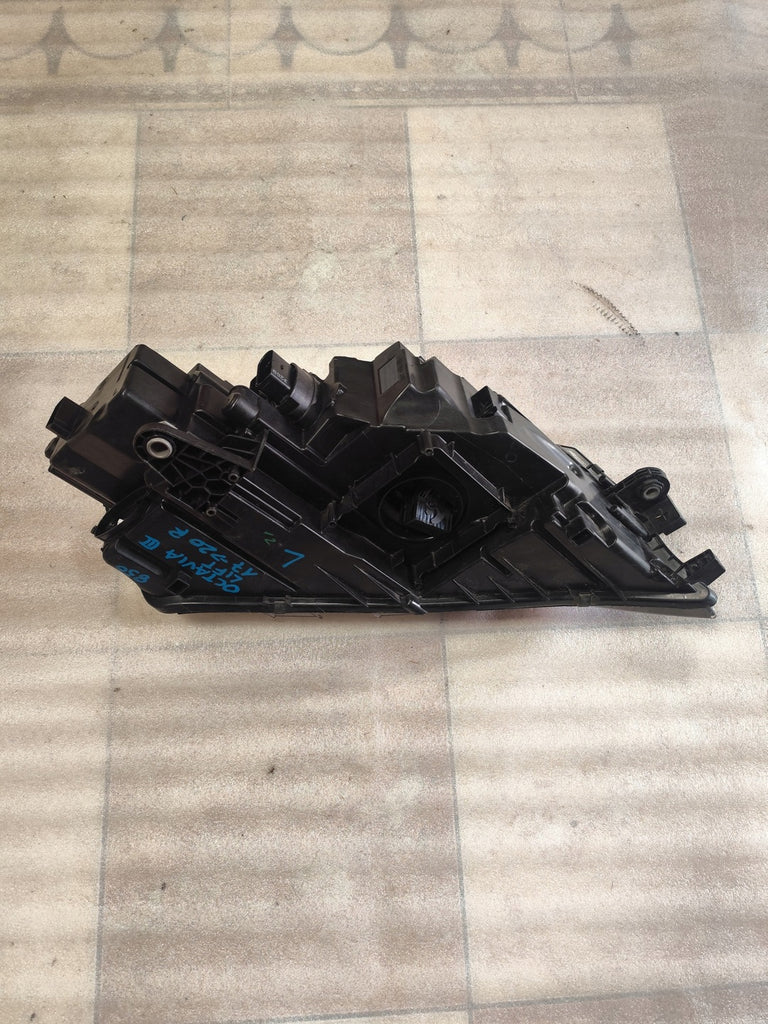 Frontscheinwerfer Skoda Octavia III 5E1941015F Links Scheinwerfer Headlight SCH2081912191nb