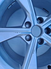 Laden Sie das Bild in den Galerie-Viewer, 1x Alufelge 17 Zoll 7.5&quot; 5x112 38ET Glanz Silber 8W0601025 Audi B9 Rim Wheel