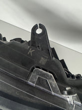 Laden Sie das Bild in den Galerie-Viewer, Frontscheinwerfer Toyota V 2456677 Rechts Scheinwerfer Headlight SCH2571847987os