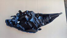 Laden Sie das Bild in den Galerie-Viewer, Frontscheinwerfer Toyota Aygo X 81110-0H260 LED Rechts Scheinwerfer Headlight SCH4552976544xr