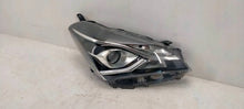 Laden Sie das Bild in den Galerie-Viewer, Frontscheinwerfer Toyota Yaris Rechts Scheinwerfer Headlight SCH8322214023wi