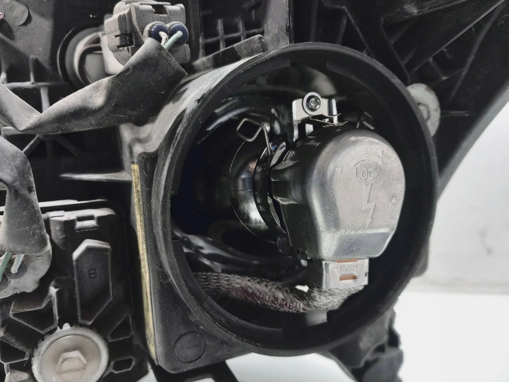 Frontscheinwerfer Toyota Avensis 8596724011 Rechts Scheinwerfer Headlight SCH2490924919un
