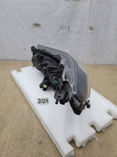 Laden Sie das Bild in den Galerie-Viewer, Frontscheinwerfer Toyota Hilux VIII 1EJ-923364 Rechts Scheinwerfer Headlight SCH6072047314cj