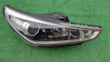 Laden Sie das Bild in den Galerie-Viewer, Frontscheinwerfer Hyundai I30 III 92102-G4020 Rechts Scheinwerfer Headlight