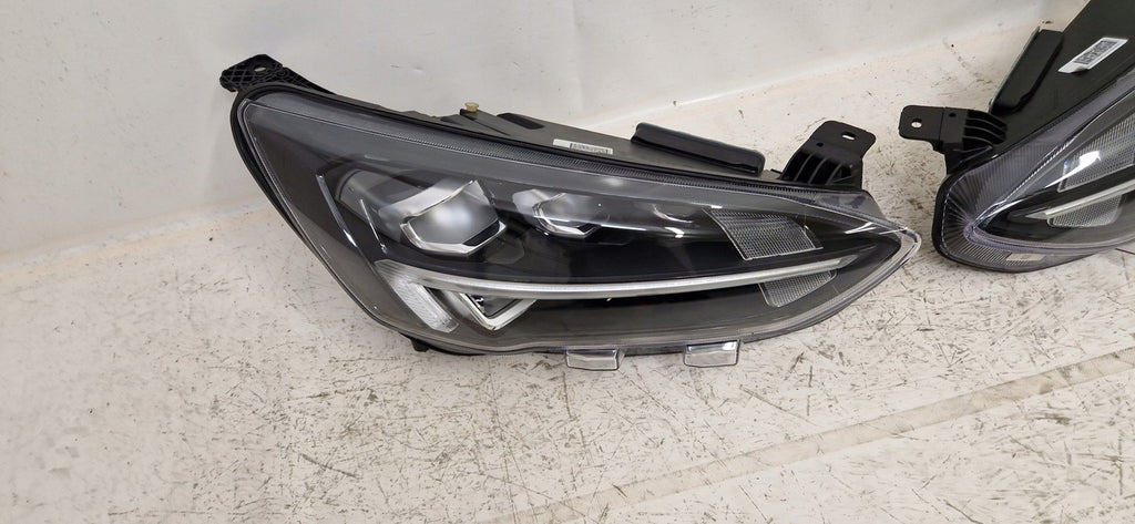 Frontscheinwerfer Ford Focus JX7B13E14-CE LED Ein Satz Scheinwerfer Headlight