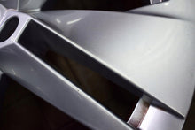 Laden Sie das Bild in den Galerie-Viewer, 1x Alufelge 19 Zoll 8.0&quot; 5x112 45ET Glanz Silber 5LA601025B Skoda Enyaq