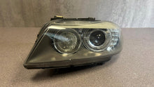 Laden Sie das Bild in den Galerie-Viewer, Frontscheinwerfer BMW 3 E91 E90 631172025899 Xenon Links Scheinwerfer Headlight SCH4960723844db