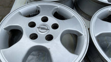 Laden Sie das Bild in den Galerie-Viewer, 4x Alufelge 15 Zoll 6.0&quot; 5x110 49ET Glanz Silber Opel Rim Wheel