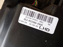 Laden Sie das Bild in den Galerie-Viewer, Frontscheinwerfer Toyota Hilux VIII 81110-YP431 Full LED Rechts Headlight SCH8288356034dd