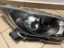 Laden Sie das Bild in den Galerie-Viewer, Frontscheinwerfer Toyota 4 Yaris Rechts Scheinwerfer Headlight SCH4706819886jd