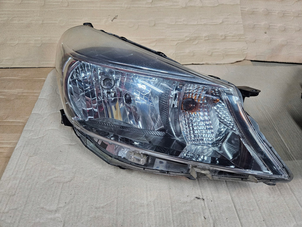 Frontscheinwerfer Toyota Yaris Rechts Scheinwerfer Headlight SCH7931480706cc