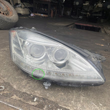 Laden Sie das Bild in den Galerie-Viewer, Frontscheinwerfer Mercedes-Benz W221 A2218202839 Xenon Rechts Headlight SCH3065415920uw
