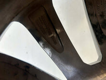 Load image into Gallery viewer, 1x Alufelge 19 Zoll 403004862R Renault Rim Wheel FEL8578613230cz