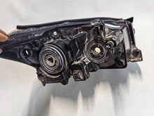 Laden Sie das Bild in den Galerie-Viewer, Frontscheinwerfer Toyota III 04291410 02-B532 Links Scheinwerfer Headlight SCH5985140514dd