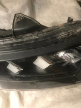 Laden Sie das Bild in den Galerie-Viewer, Frontscheinwerfer Mitsubishi Outlander III 8301D3-32 LED Rechts Headlight