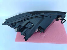 Laden Sie das Bild in den Galerie-Viewer, Frontscheinwerfer Seat Tarraco 5FJ941773B Full LED Ein Stück (Rechts oder Links)