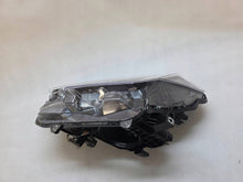 Laden Sie das Bild in den Galerie-Viewer, Frontscheinwerfer Toyota SPP15801 W3049K03 Links Scheinwerfer Headlight SCH9518181867ll