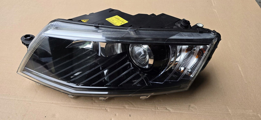 Frontscheinwerfer Skoda Octavia III 5E1941015B Bi-Xenon Links Headlight SCH2388911052kw