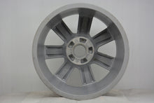 Laden Sie das Bild in den Galerie-Viewer, 1x Alufelge 17 Zoll 7.5&quot; 5x112 45ET Glanz Silber 8K0601025 Audi B8 Rim Wheel