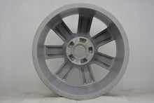 Laden Sie das Bild in den Galerie-Viewer, 1x Alufelge 17 Zoll 7.5" 5x112 45ET Glanz Silber 8K0601025 Audi B8 Rim Wheel FEL5525801904pi