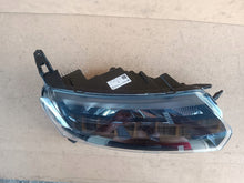 Laden Sie das Bild in den Galerie-Viewer, Frontscheinwerfer Dacia Spring 266008993R LED Rechts Scheinwerfer Headlight