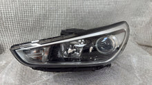 Load image into Gallery viewer, Frontscheinwerfer Hyundai I30 HI3017 Links Scheinwerfer Headlight SCH6679653431jr