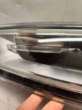 Laden Sie das Bild in den Galerie-Viewer, Frontscheinwerfer Audi Q3 8U0941031 Xenon Links Scheinwerfer Headlight