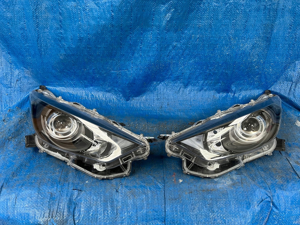 Frontscheinwerfer Toyota Yaris 0138622 0130515 Ein Stück (Rechts oder Links)