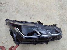 Laden Sie das Bild in den Galerie-Viewer, Frontscheinwerfer Toyota Corolla 81110-02T31-00 Rechts Scheinwerfer Headlight