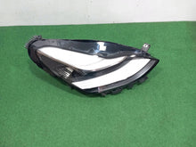 Laden Sie das Bild in den Galerie-Viewer, Frontscheinwerfer Tesla Model 3 1077376-00-C Full LED Rechts Headlight