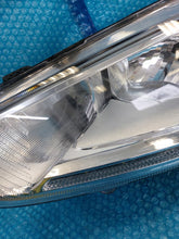 Laden Sie das Bild in den Galerie-Viewer, Frontscheinwerfer Ford Fiesta C1BB-13W030-CH Links Scheinwerfer Headlight