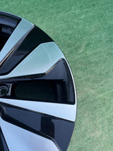 Laden Sie das Bild in den Galerie-Viewer, 1x Alufelge 17 Zoll 7.0&quot; 5x112 45ET Glanz Silber 2GA601025AR Mg T-Roc Rim Wheel