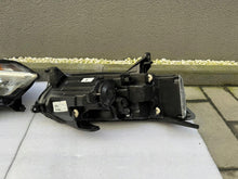 Load image into Gallery viewer, Frontscheinwerfer Dacia Sandero 260107978R 260601750R Rechts oder Links