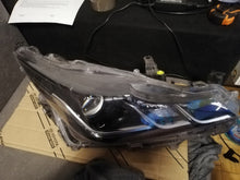 Laden Sie das Bild in den Galerie-Viewer, Frontscheinwerfer Toyota Corolla 8111002T31 Rechts Scheinwerfer Headlight SCH7702512481dc