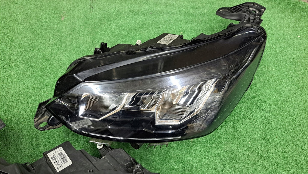 Frontscheinwerfer Peugeot 208 73313326 90200109 FULL LED Ein Satz Headlight