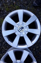 Laden Sie das Bild in den Galerie-Viewer, 1x Alufelge 16 Zoll 6.5&quot; 5x100 42ET Silber 1C0601025AB VW Golf Rim Wheel