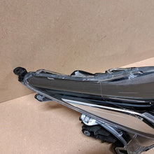 Laden Sie das Bild in den Galerie-Viewer, Frontscheinwerfer Toyota Corolla 8111002T51 LED Rechts Scheinwerfer Headlight