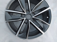 Laden Sie das Bild in den Galerie-Viewer, 1x Alufelge 18 Zoll 7.0&quot; 5x112 43ET 8U0601025AH Audi Q3 Rim Wheel