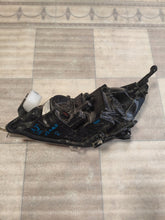 Laden Sie das Bild in den Galerie-Viewer, Frontscheinwerfer Opel Astra J 13371596 Rechts Scheinwerfer Headlight SCH3011807505eg