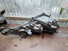 Laden Sie das Bild in den Galerie-Viewer, Frontscheinwerfer Toyota W0836 Ein Satz Scheinwerfer Headlight