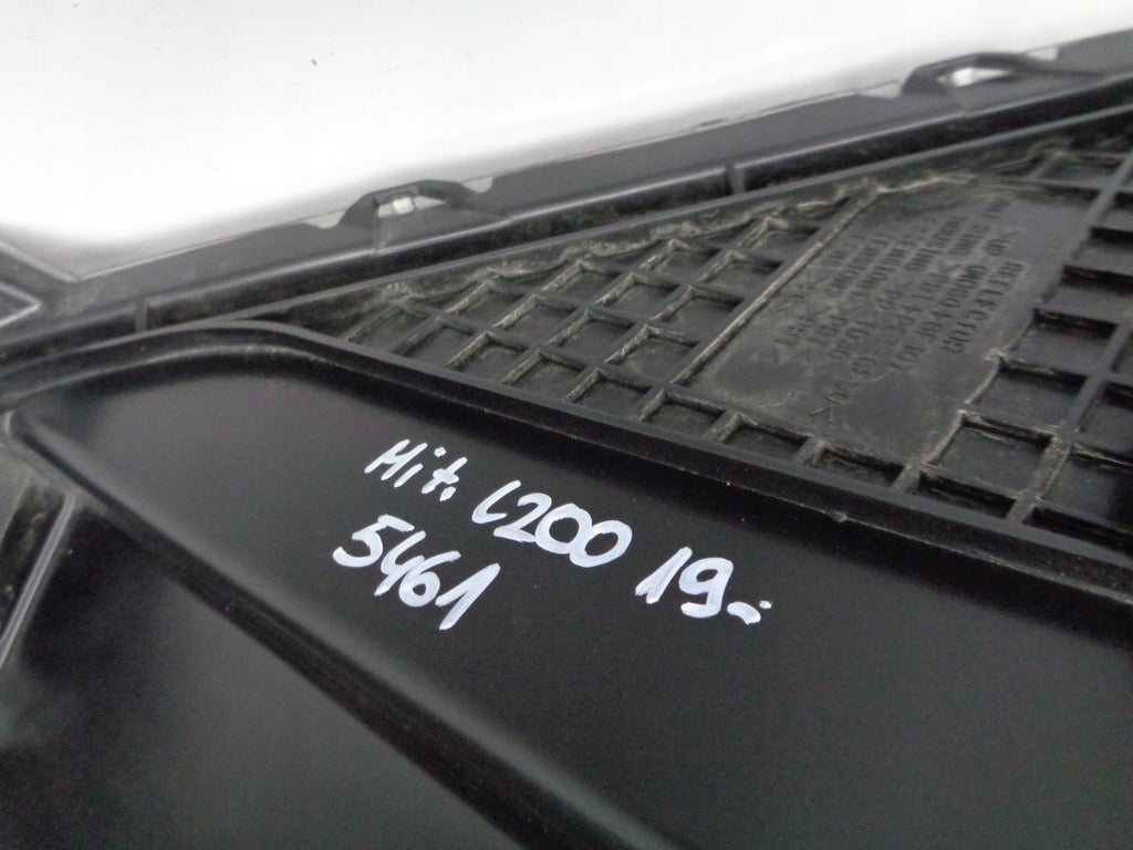 Frontscheinwerfer Mitsubishi L200 8301D377 Links Scheinwerfer Headlight