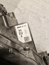 Laden Sie das Bild in den Galerie-Viewer, Frontscheinwerfer Toyota Yaris Cross 0D-310 Rechts Scheinwerfer Headlight SCH1522253825ht