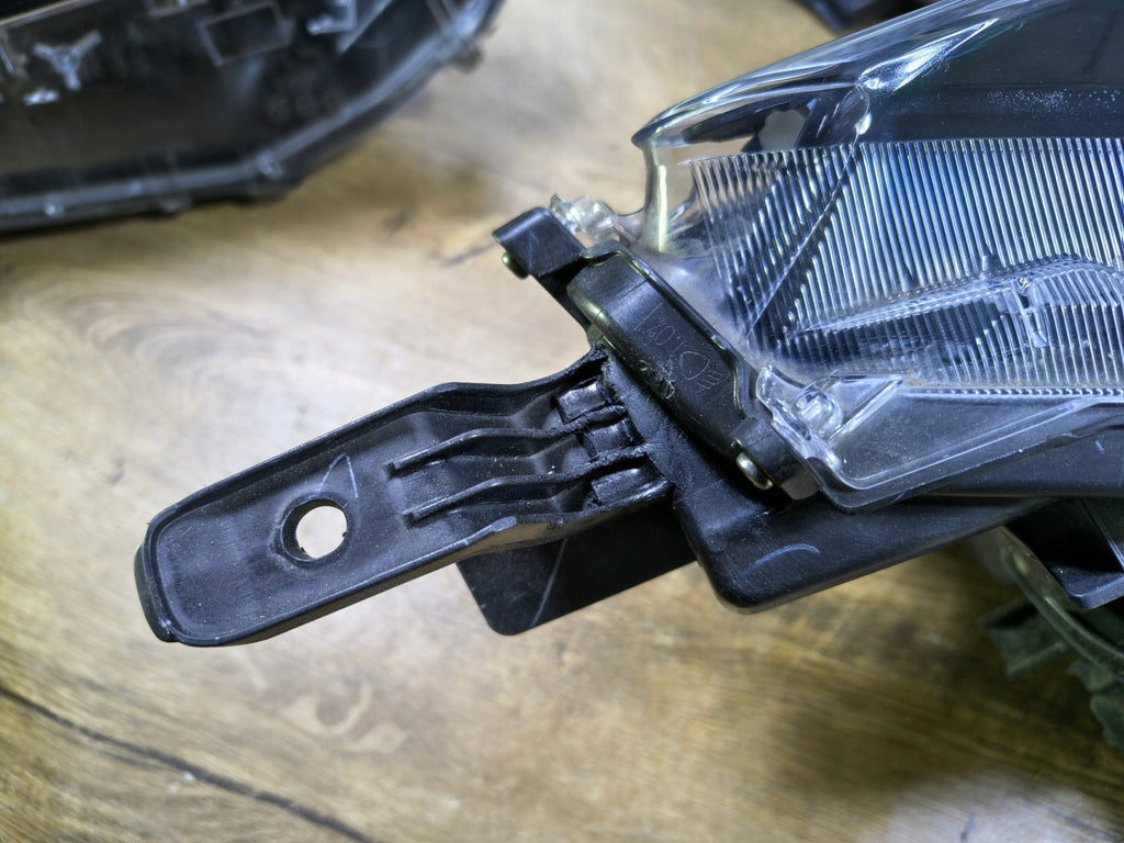 Frontscheinwerfer Toyota Yaris Cross OD-310 Links Scheinwerfer Headlight SCH8350993136rs